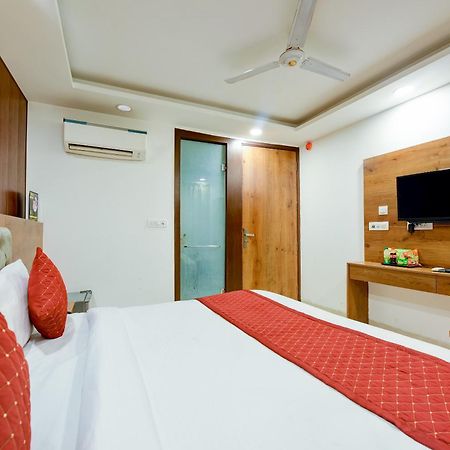 Glory Inn Near Delhi International Airport Ню Делхи Екстериор снимка