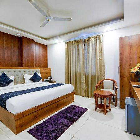 Glory Inn Near Delhi International Airport Ню Делхи Екстериор снимка