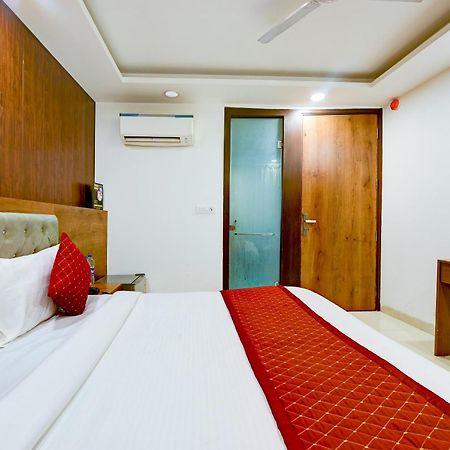Glory Inn Near Delhi International Airport Ню Делхи Екстериор снимка