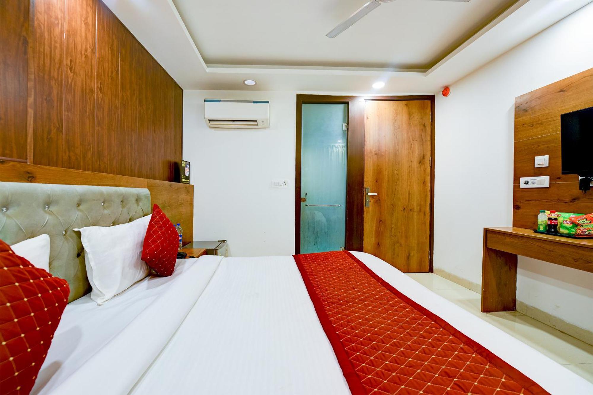 Glory Inn Near Delhi International Airport Ню Делхи Екстериор снимка