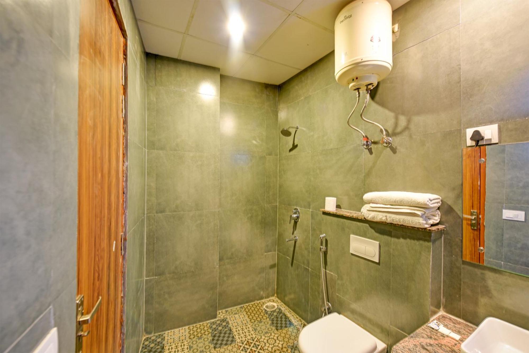 Glory Inn Near Delhi International Airport Ню Делхи Екстериор снимка