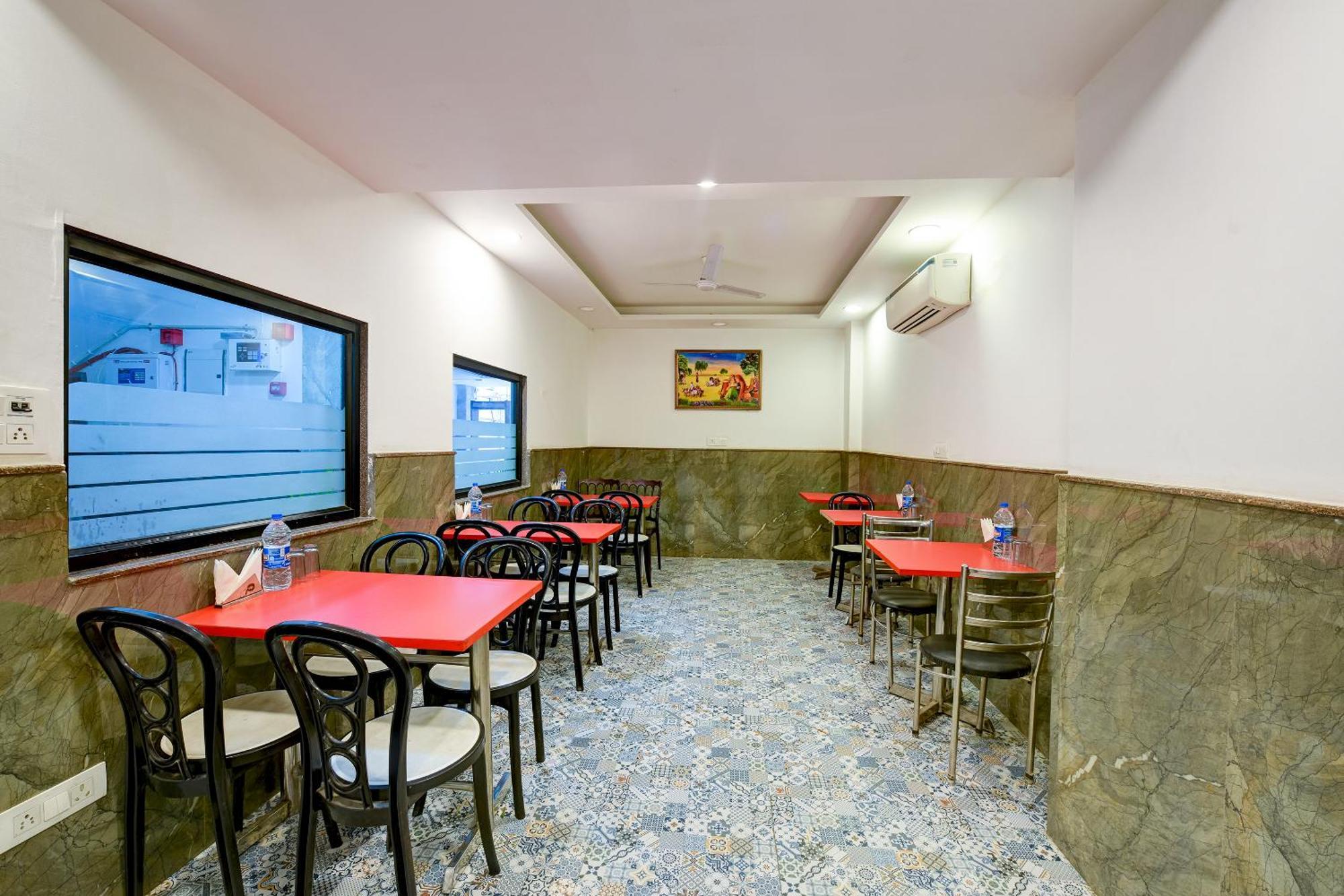 Glory Inn Near Delhi International Airport Ню Делхи Екстериор снимка