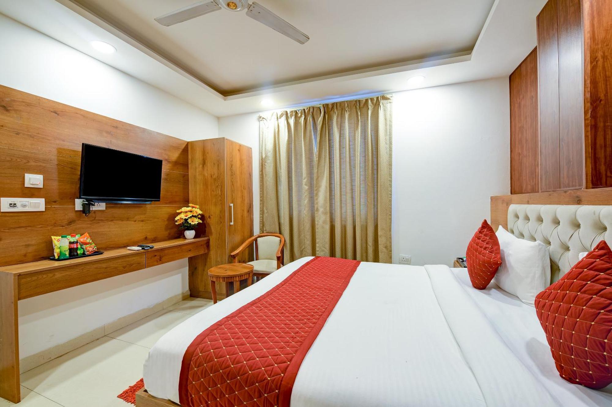 Glory Inn Near Delhi International Airport Ню Делхи Екстериор снимка